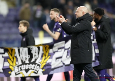 📷 Toch weer stevige miserie tussen Anderlecht en Standard: spelersbus zwaar beschadigd