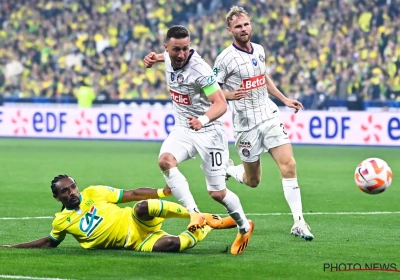 Brecht Dejaegere mag de beker in de lucht steken in Frankrijk na waanzinnige finale