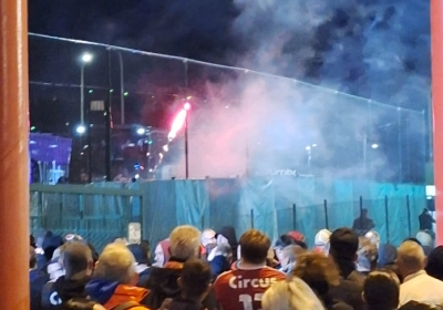 🎥 Het loopt weer helemaal verkeerd in Luik: fans Anderlecht werpen bommetjes, politie moet ingrijpen met grote middelen