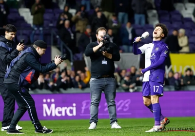 Anderlecht heeft er na amper 26 matchen een icoon bij: fans staan op de banken voor hem