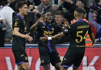 De reeks stopt bij 9: tienkoppig Anderlecht grijpt de macht in Champions' Play-offs en Union schiet zich weer in de voet