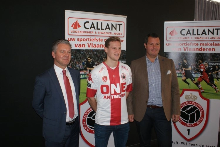 Antwerp stelt trots nieuwe sponsor voor: "Samen naar eerste klasse, want daar hoort deze club thuis"