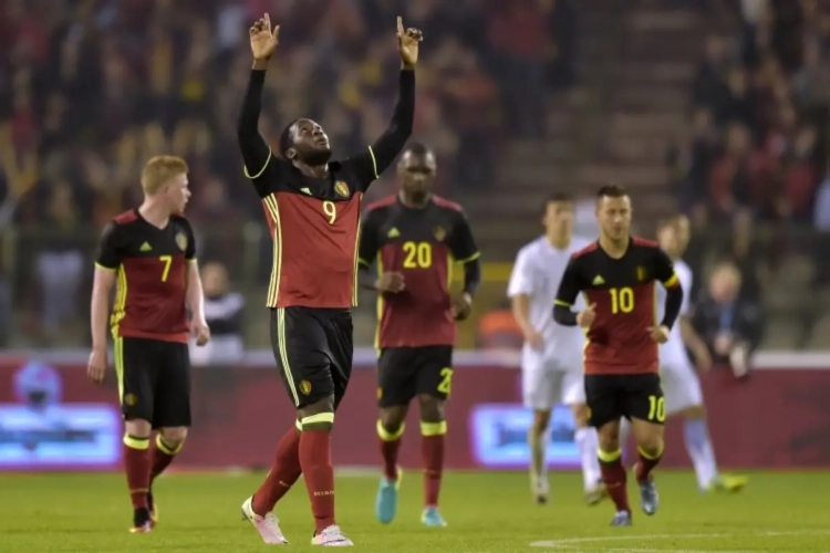 Invallers Mertens en Lukaku vermijden zure nederlaag voor Rode Duivels