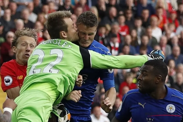 Mignolet gehavend na duel tegen Leicester City: "Verdient een oorlogsmedaille"