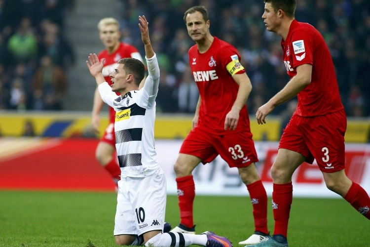 Dortmund morst met punten, goal Hazard (met beelden) niet voldoende voor Gladbach