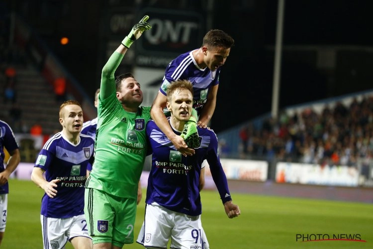 Teodorczyk maakt Anderlecht kampioen met zijn enige doelpunten in de play-offs