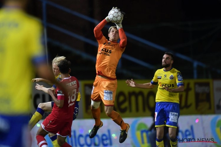 Roef beleefde de spanning tussen zijn fans en die van Antwerp vanop de eerste rij: "Veel tijd om te coachen was er niet"