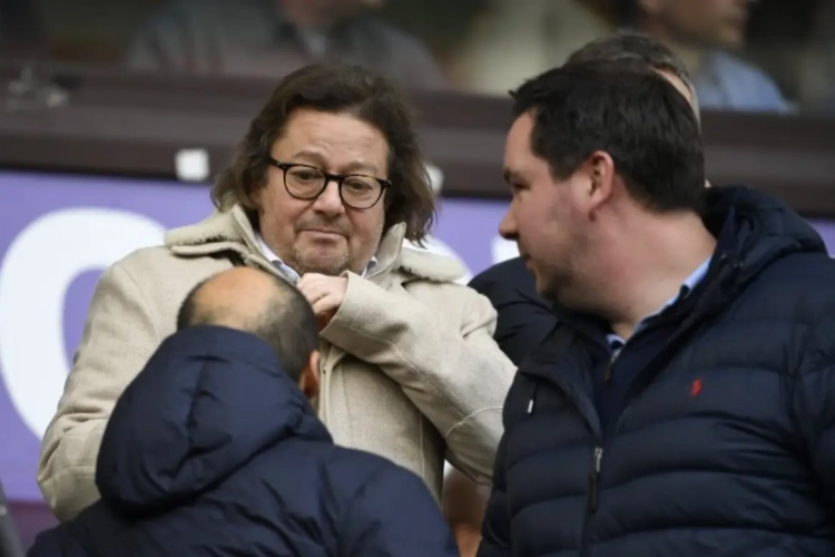 Marc Coucke zet actieve Twittertraditie ook bij Anderlecht voort en is goudeerlijk: "Wonder dat dit nog 0-0 is" en "Verdiende Gentse zege, proficiat!"