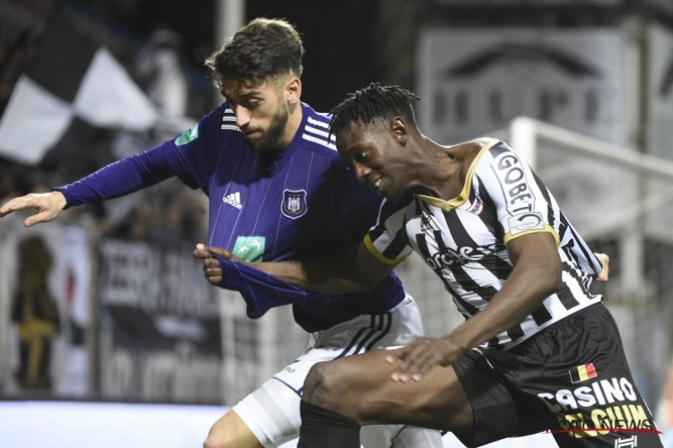 Nagelbijtende Coucke ziet Anderlecht hem zijn eerste zege geven... dankzij onterechte penalty