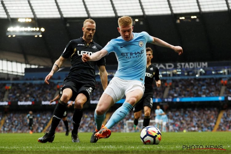 ? Dit fenomenaal doelpunt moet je zien! Kevin De Bruyne voert nieuwe show op tegen Swansea in doelpuntenfestival