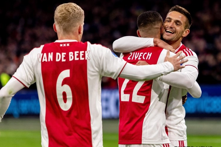 Ajax en Marin maken brandhout van FC Emmen, Twente wint bizarre partij tegen Groningen