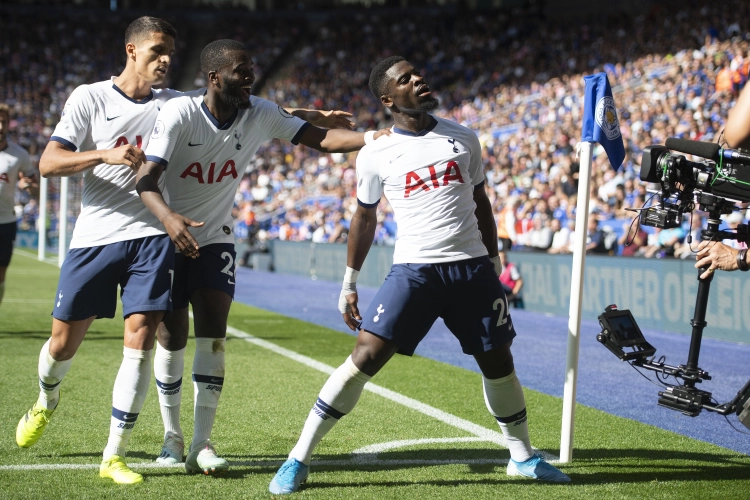 Tottenhamspelers lappen coronamaatregelen aan hun laars én delen er nog eens beelden van ook