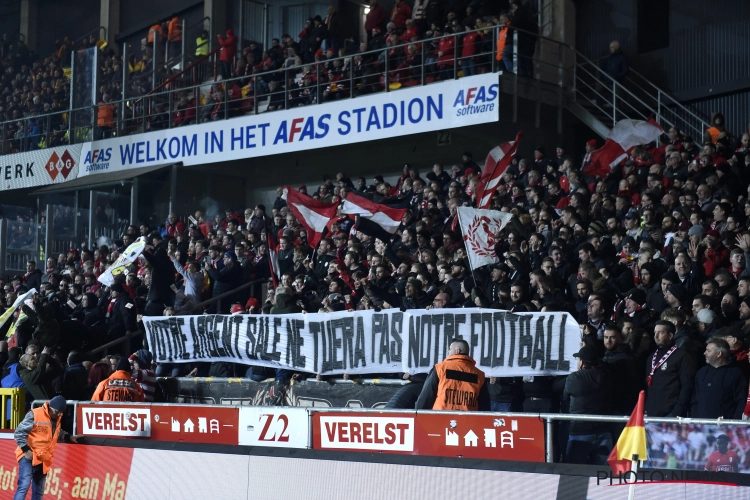 Supporters Standard komen met enkele erg scherpe spandoeken op de proppen in en tegen Mechelen