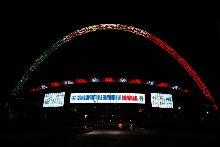 📷 "Forza Italia": Wembley probeert Italië op een prachtige manier te steunen