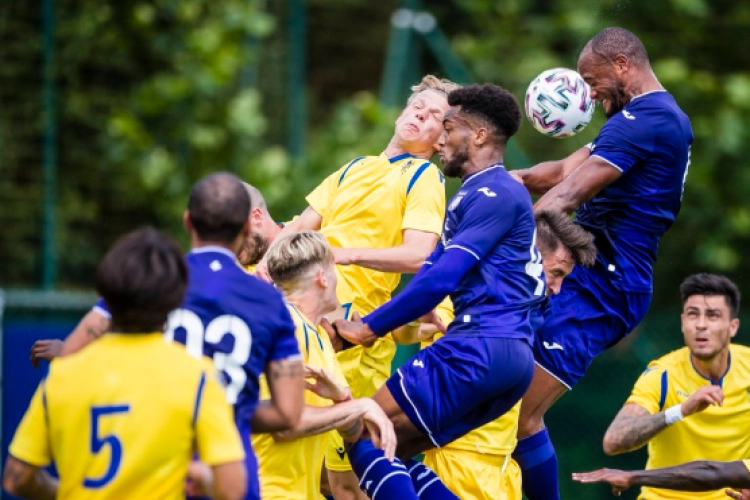 Kompany scoort in overwinning Anderlecht tegen Sint-Truiden