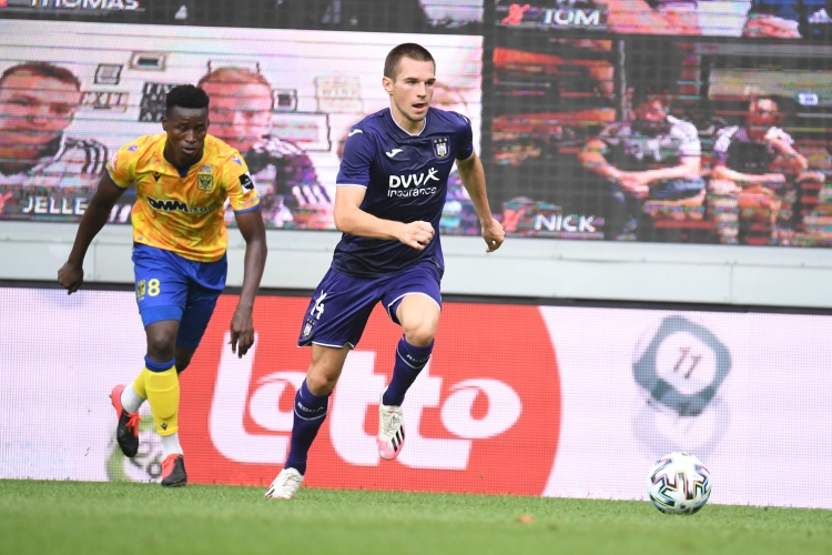 Speler van Anderlecht die positief heeft getest op het coronavirus is bekend