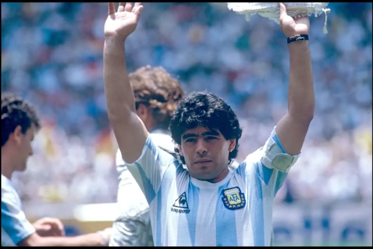 🎥 Hartverwarmend: Argentinië neemt op fraaie wijze afscheid van volksheld Diego Maradona