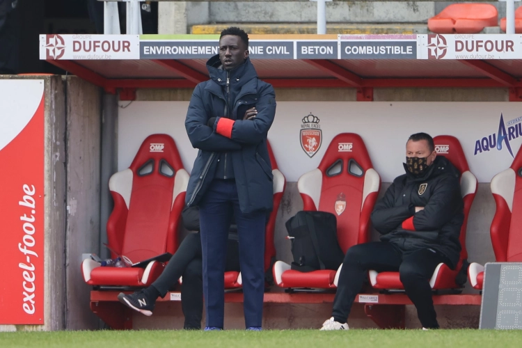 Mbaye Leye furieus op het veld van Moeskroen : "Onmogelijk om op dit terrein te presteren"