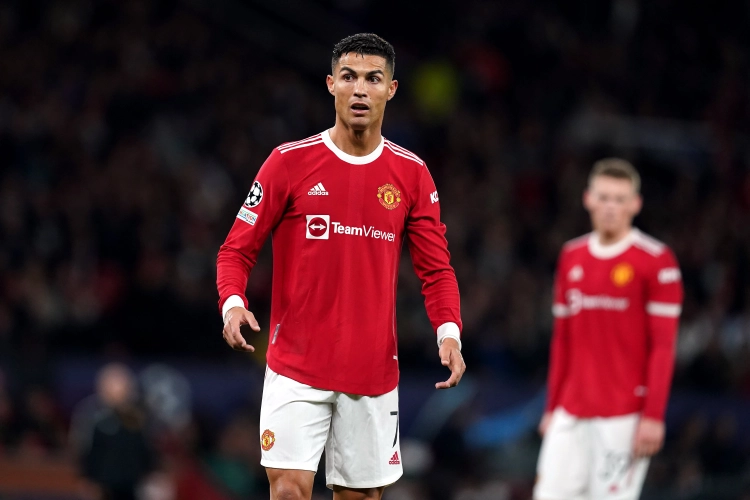 🎥 Cristiano Ronaldo is niet tevreden na gelijkspel: Portugees loopt meteen na de wedstrijd kwaad richting de kleedkamers