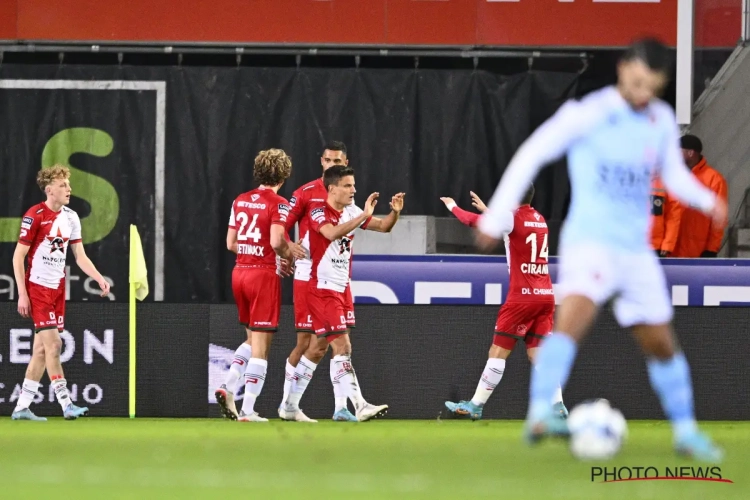 "Wij zijn de boeren, wij zakken niet": Jelle Vossen bezorgt kreunend Zulte Waregem levensbelangrijke driepunter