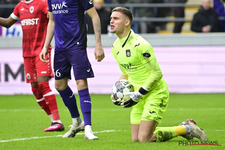 Verbruggen toont waarom Anderlecht hem nu al zijn kans gaf: "Als doelman moet je de bal vergeten die je pakte of niet pakte"