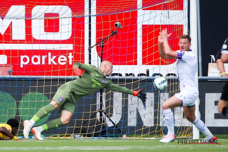 't Is geen Verbruggen, maar Anderlecht heeft een betrouwbaar sluitstuk in doel staan, die ook nog eens 'slim geblesseerd' raakt